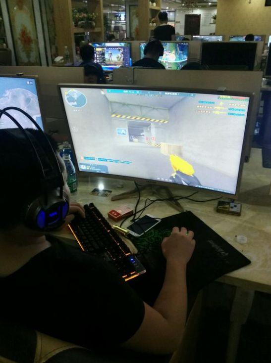 解说雨童分析季后赛形势：OMG赢下IG将晋级 WEvsLNG谁赢谁进季后赛